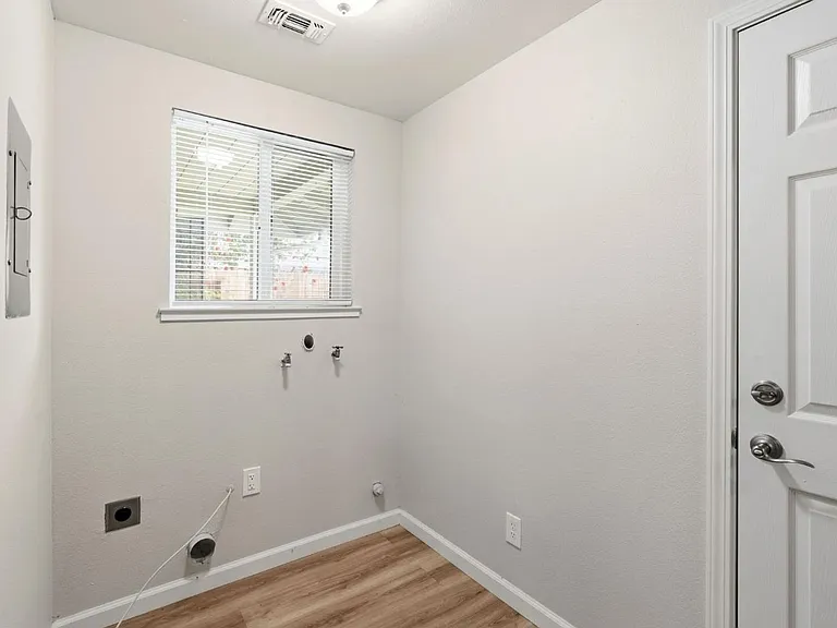 5211 Glide Dr — Photo 13