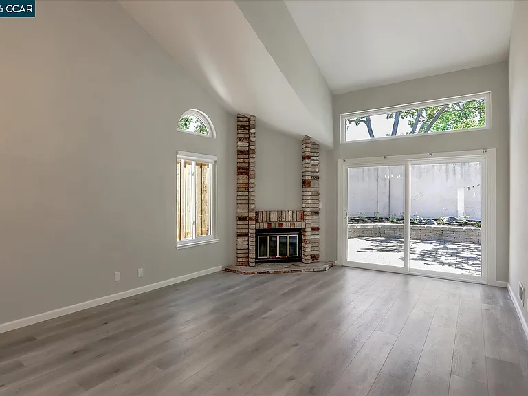 1539 Trimingham Dr — Photo 5