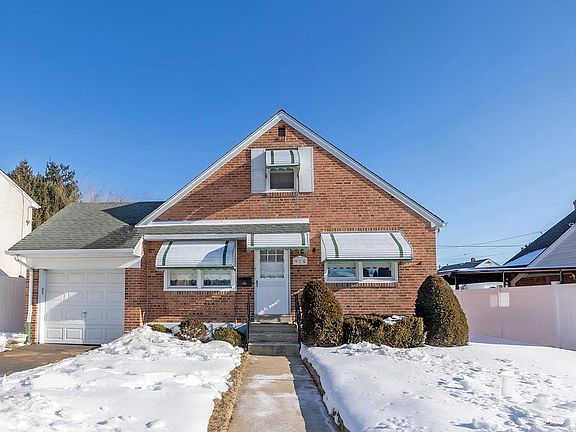 2nd image of 915 Borbeck Ave