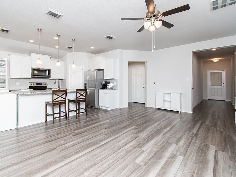 1307 Prospector Trl — Photo 2
