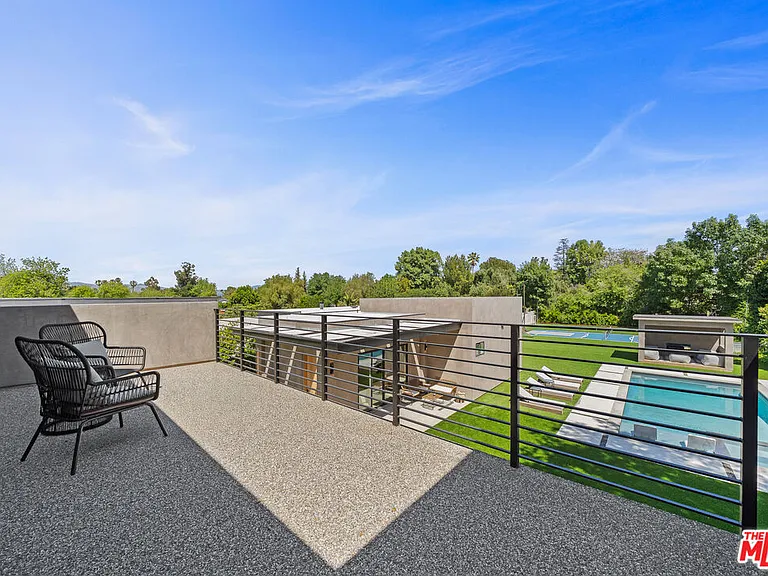 5826 Corbin Ave — Photo 23