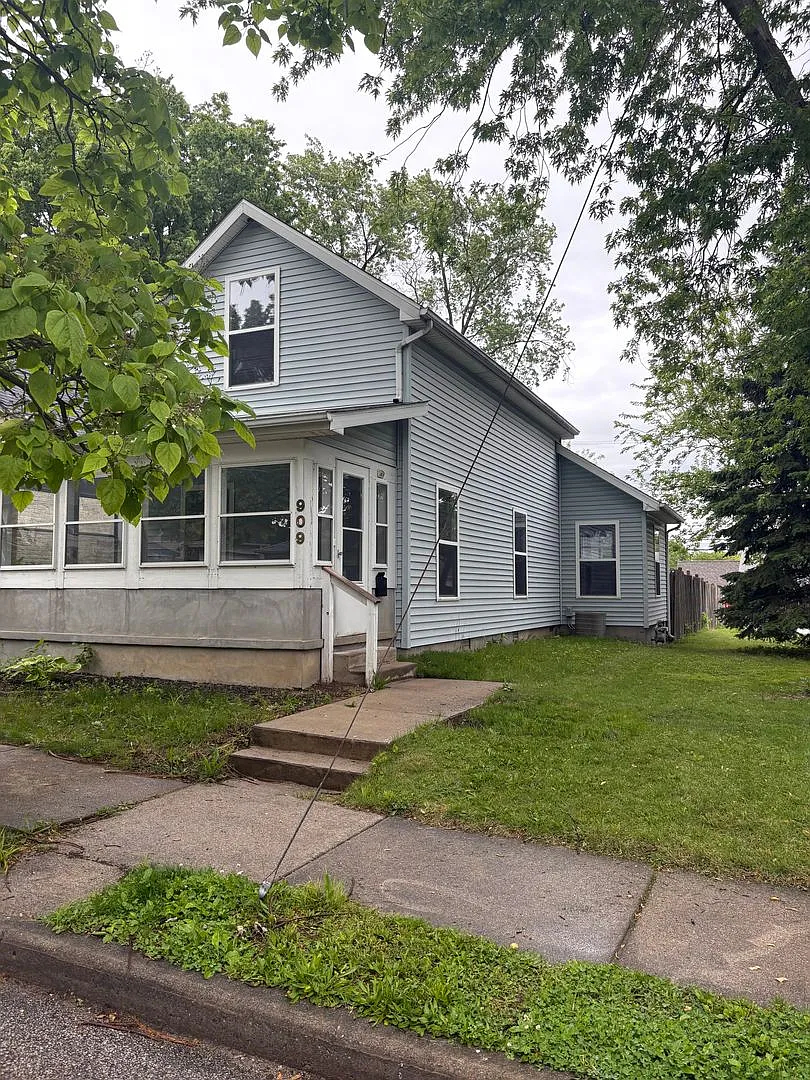 Building Photo - 909 N 12th St
