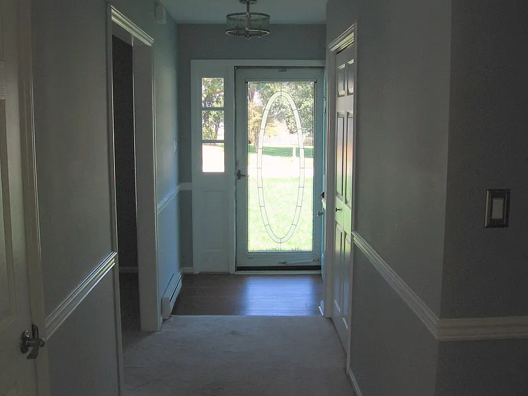 32 Riverside Dr — Photo 2