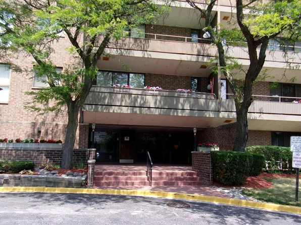 5 E Carriageway Dr APT 203, Hazel Crest, IL 60429