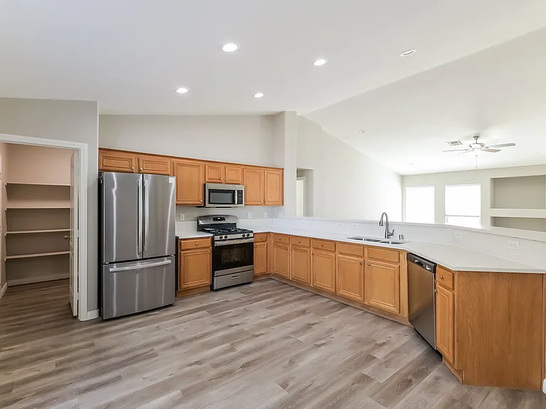 1075 Silver Star St — Photo 6