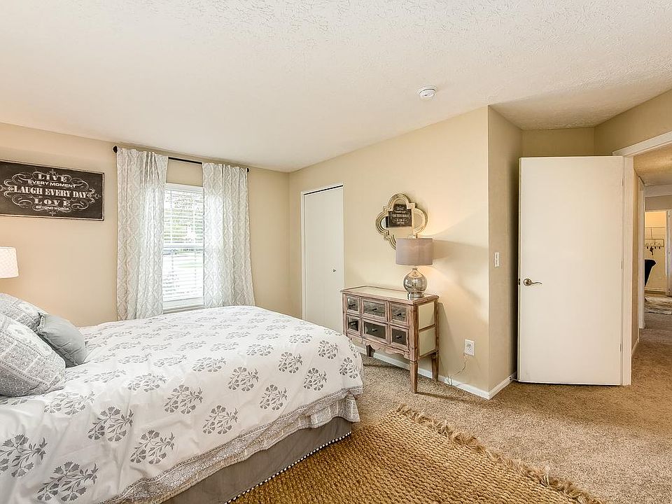 1st image of 2698 Club Lane Dr