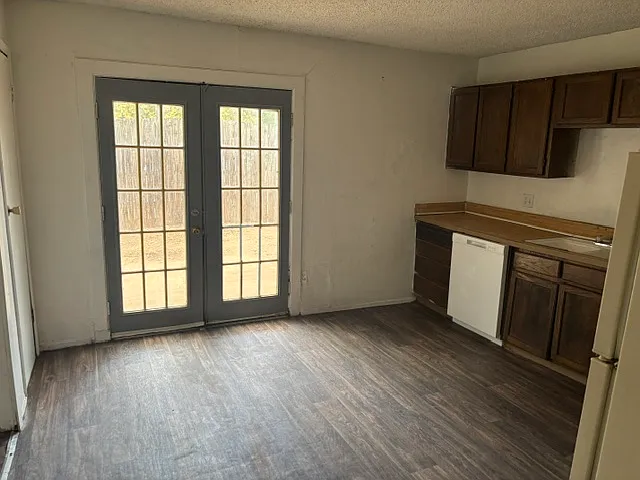2 bed, 1.5 bath, 1100 sqft, $850 — Photo 4