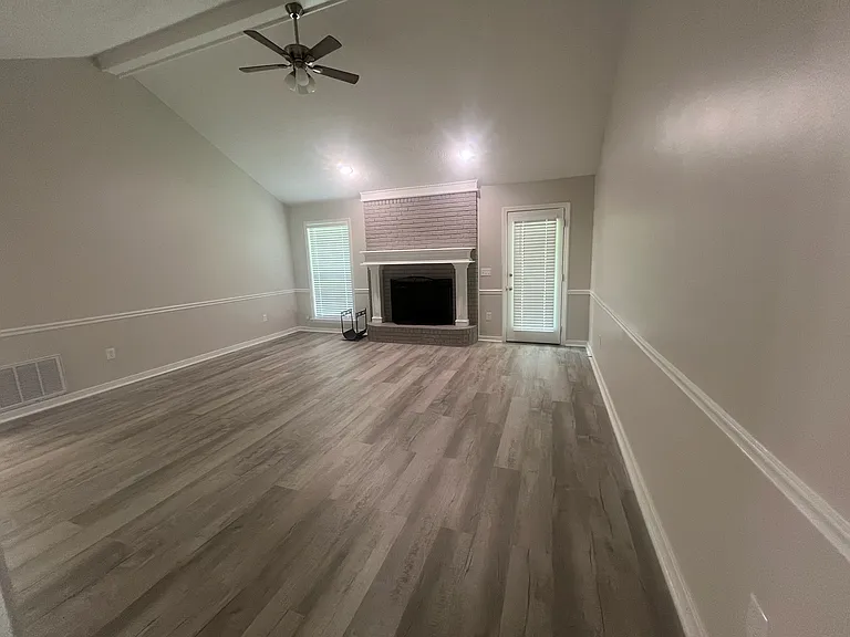 430 Lee St — Photo 12