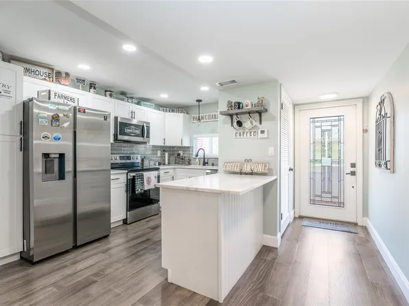 9811 N Hollybrook Lake Dr 204, Pembroke Pines, FL 33025