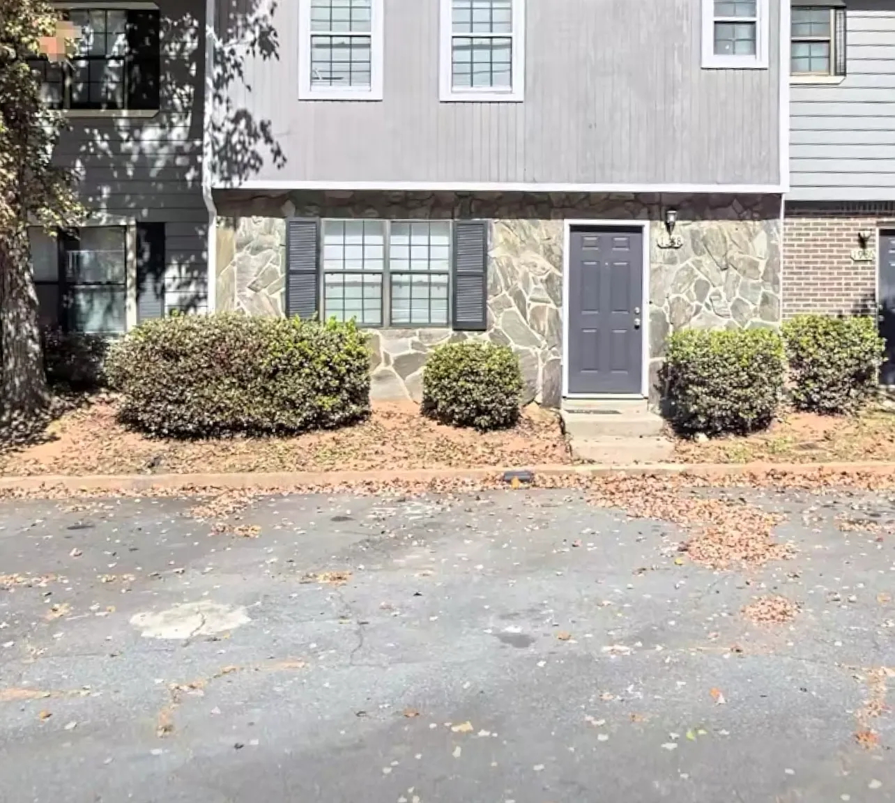 2 bed, 2.5 bath, 1200 sqft, $1,600 — Photo 1
