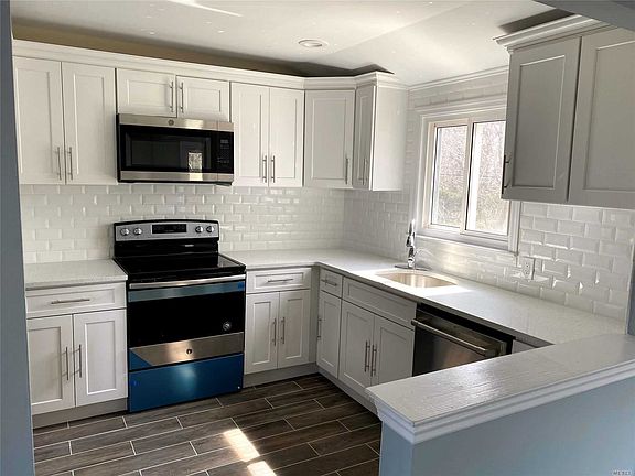 3rd image of 10 Russell Ct