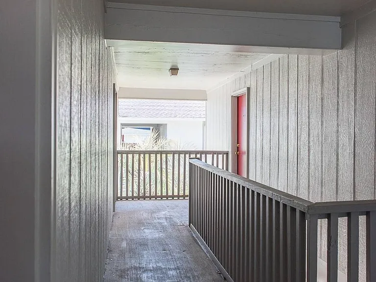 Twin Oaks Apartments — Photo 25