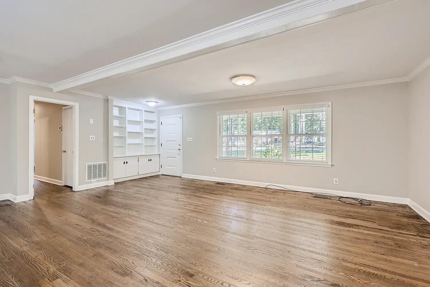 203 Nottingham Dr — Photo 4