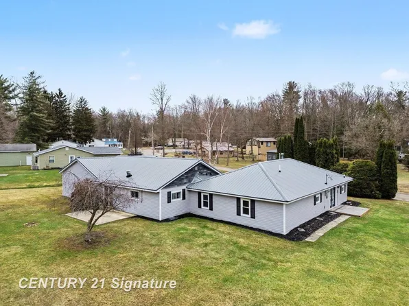 474 W Taylor Dr, Sanford, MI 48657