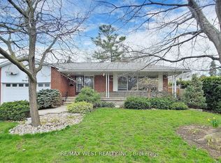 24 Oldham Rd, Toronto, ON M9A 2B7