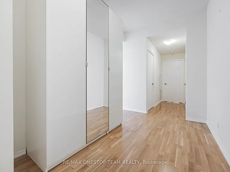 832 Bay St #4110 — Photo 2