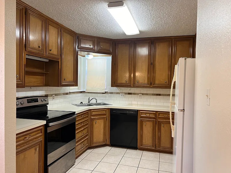 2206 93rd Pl — Photo 24
