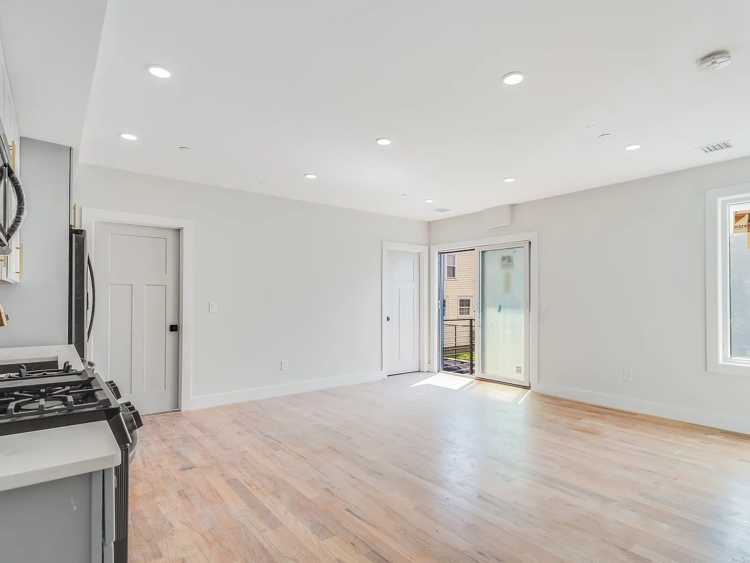 2 bed, 1.5 bath, 989 sqft, $3,100 — Photo 4