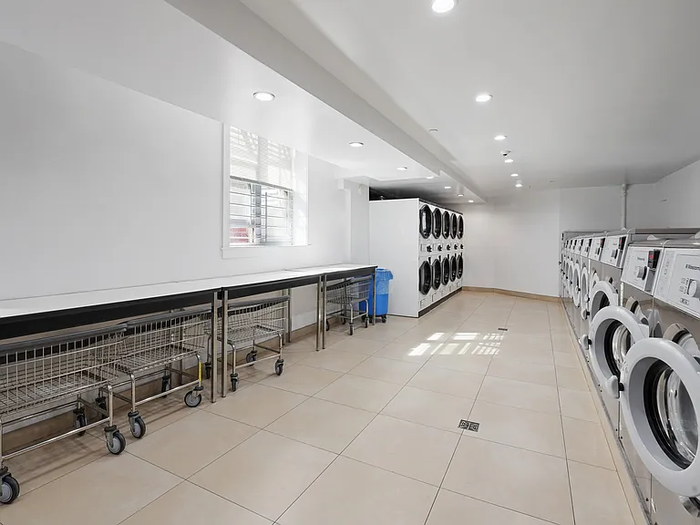2160 Matthews Ave #7W — Photo 11