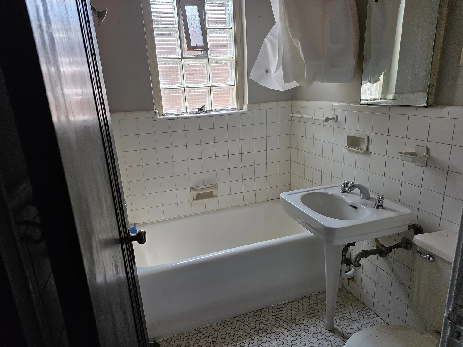 Studio, 250 sqft, $785 — Photo 2