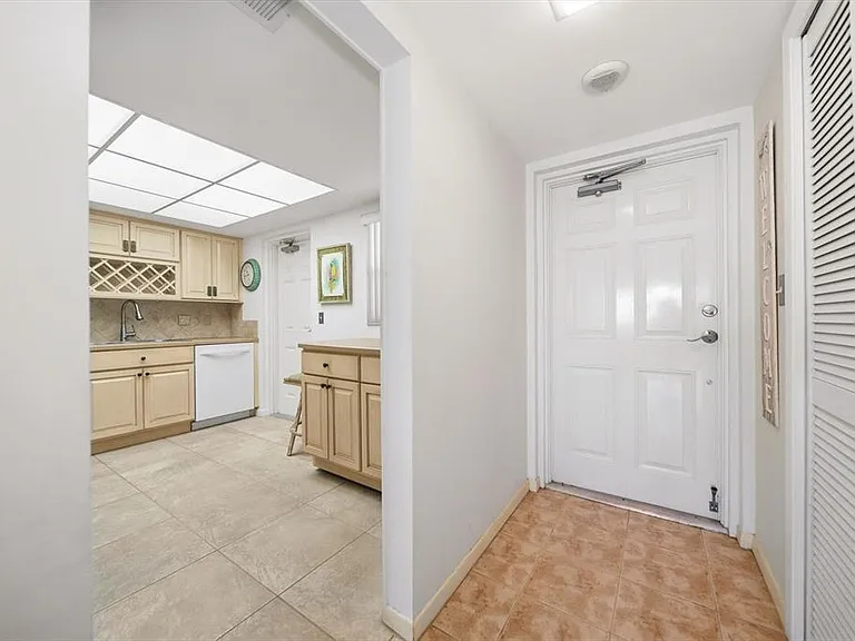 5108 Brittany Dr S #607 — Photo 5
