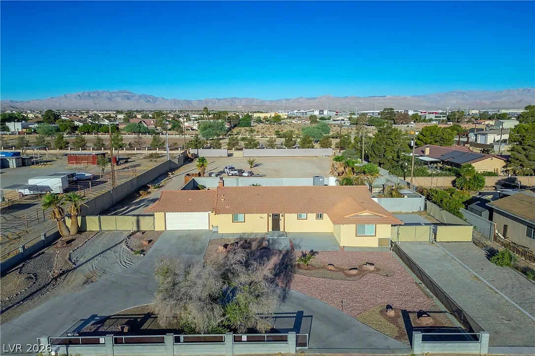 4 bed, 2.5 bath, 1976 sqft, $3,500 — Photo 4