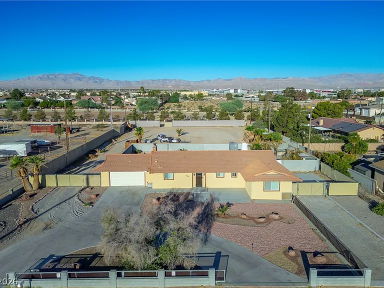 7435 Rogers St — Photo 4