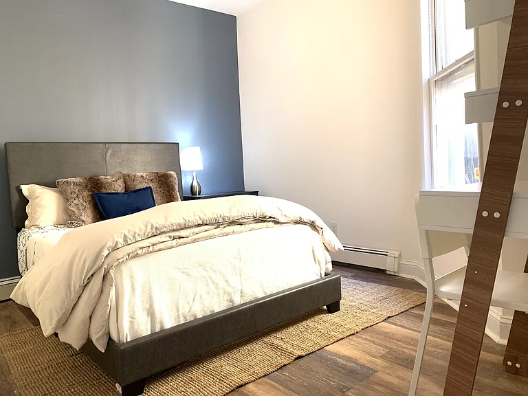 2428 Cambreleng Ave — Photo 10