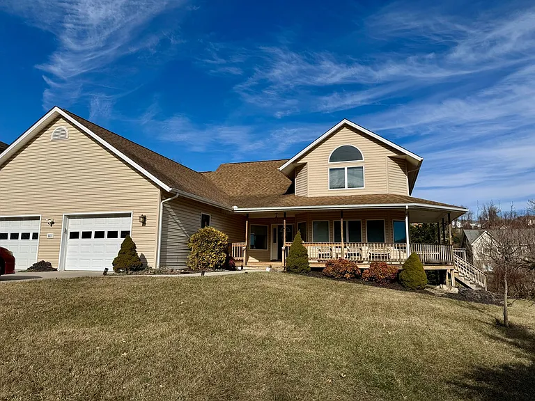 601 Leisure Ln — Photo 2