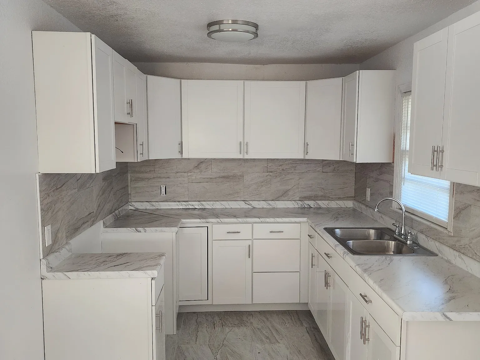 908 Bunche Dr — Photo 4
