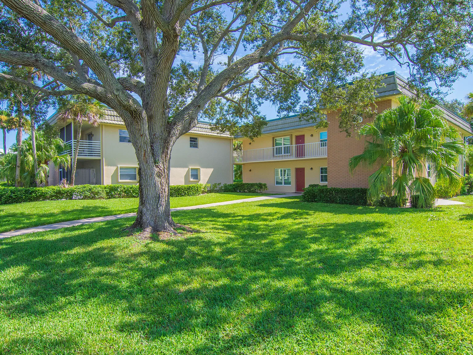 2 bed, 2.0 bath, 1000 sqft, $2,600 — Photo 4