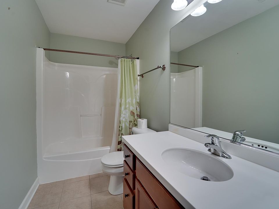 1st image of 2027 Amelia Ln