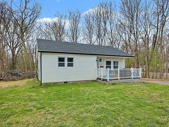 2nd image of 305 Kennedy Pl