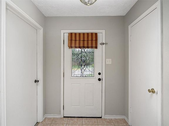3rd image of 11811 Antoine Dr