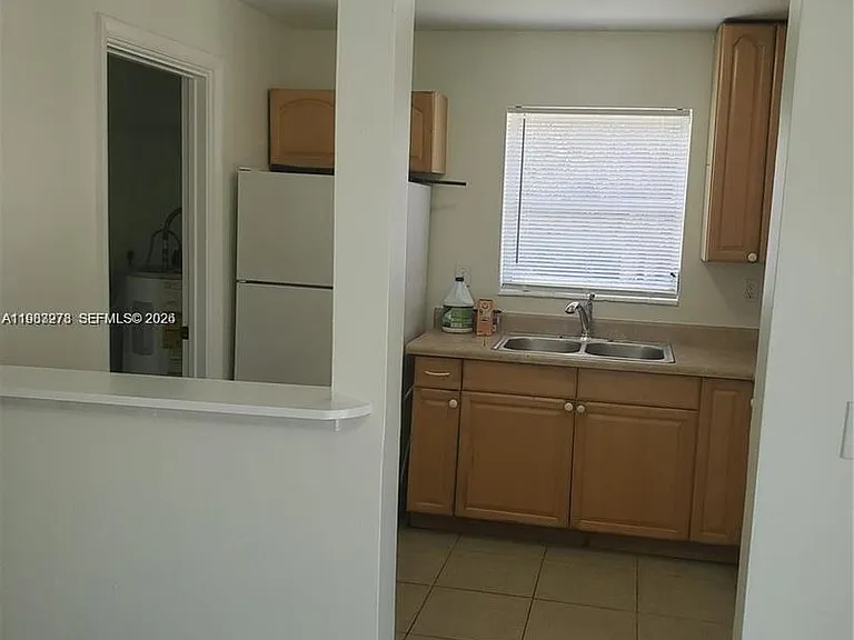 831 SW 14th Ct — Photo 2