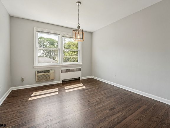 4th image of 24 Hutton Ave APT 38