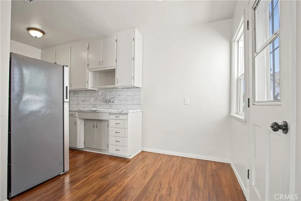 2 bed, 700 sqft, $2,300 — Photo 4