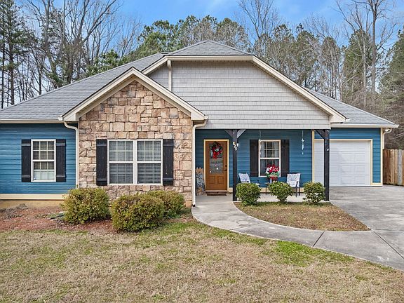 2nd image of 825 Shannon Cir NE