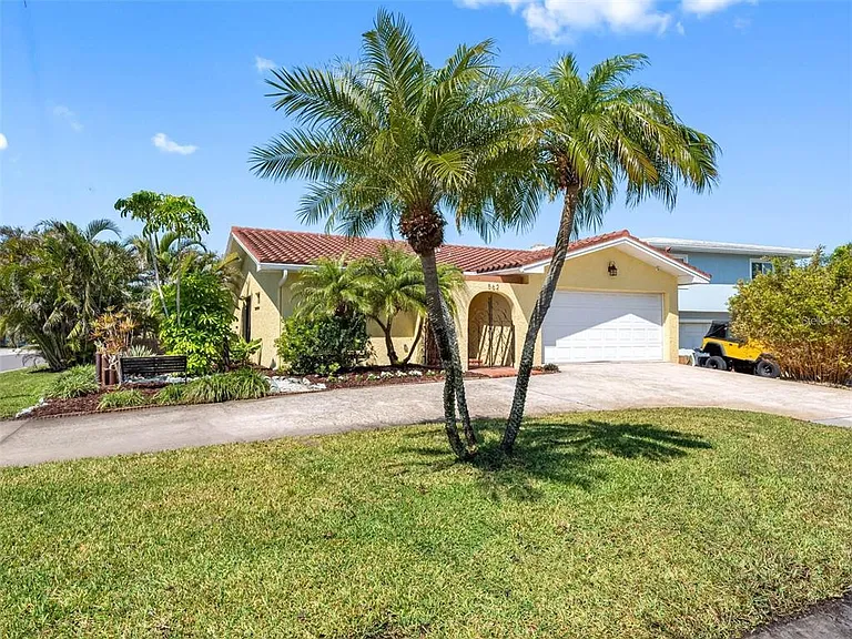 562 Johns Pass Ave — Photo 1