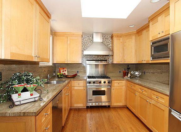 2nd image of 2565 San Carlos Ave