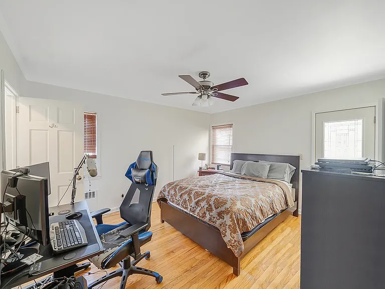 Oversized Bedroom with ensuite Bathroom and access to backyard