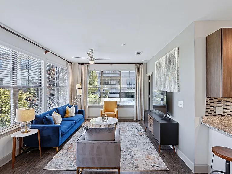 One Metrocenter — Photo 10