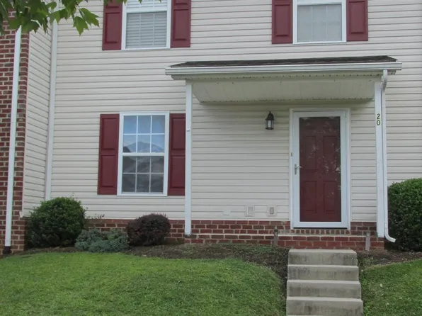 20 Charleston Ln, Christiansburg, VA 24073