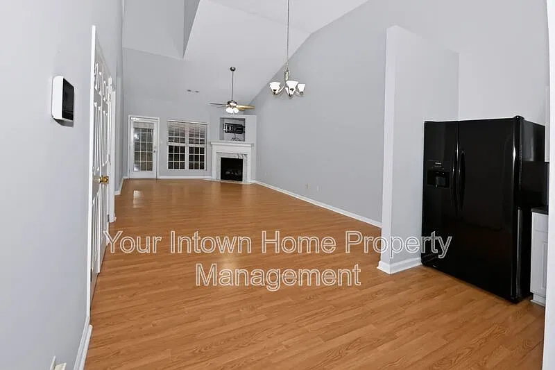 3 bed, 2.5 bath, 1508 sqft, $1,650 — Photo 3