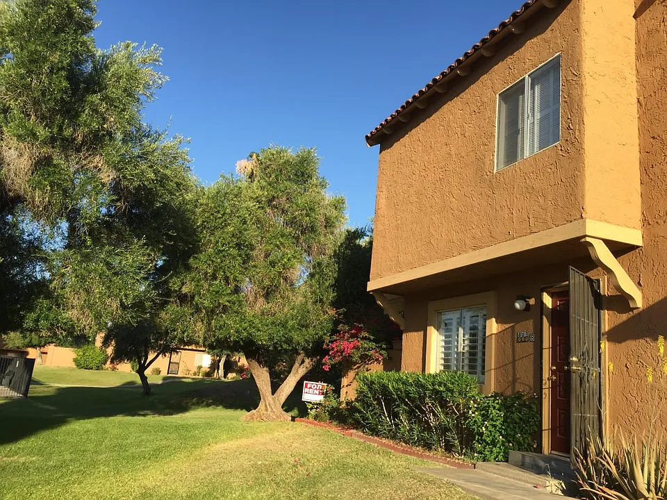 809 E Cochise Dr