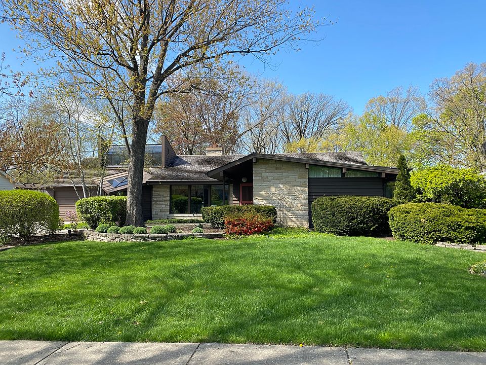 1st image of 786 Longwood Dr