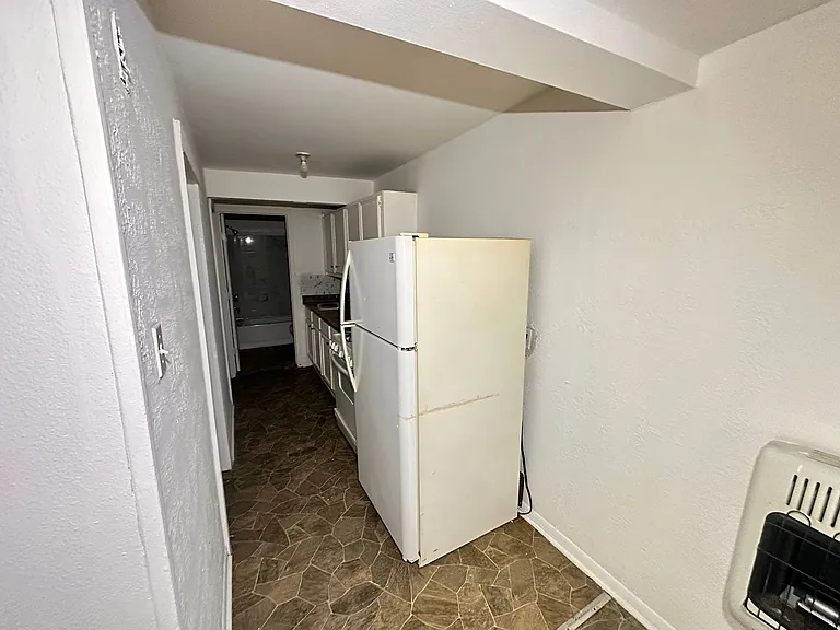 2401 Franklin St — Photo 11