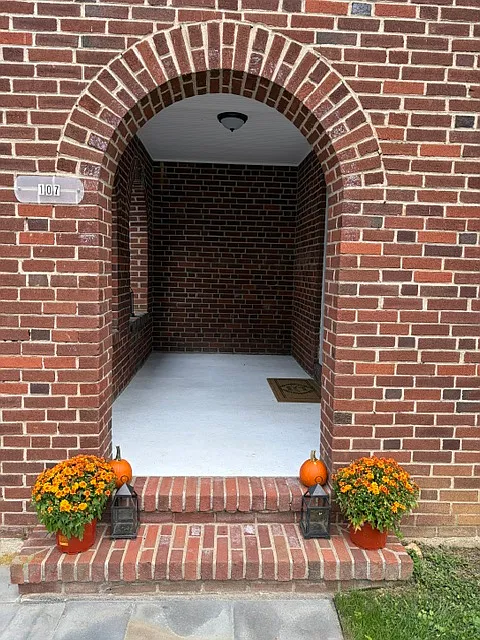 107 W Circular Ave