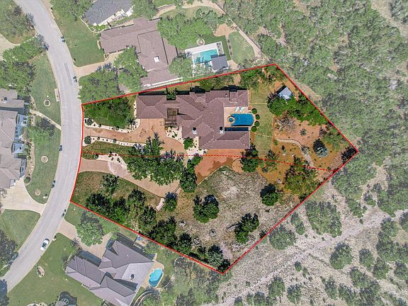 3rd image of 15086 Barrie Dr