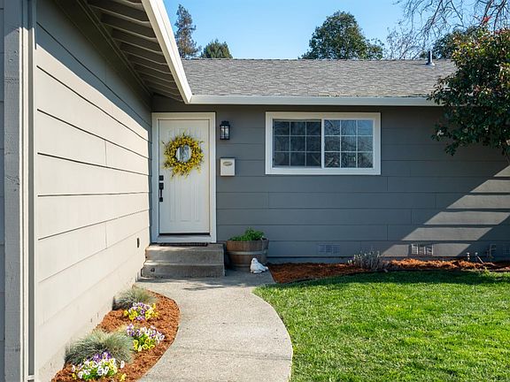 4th image of 839 Bernadette Ave